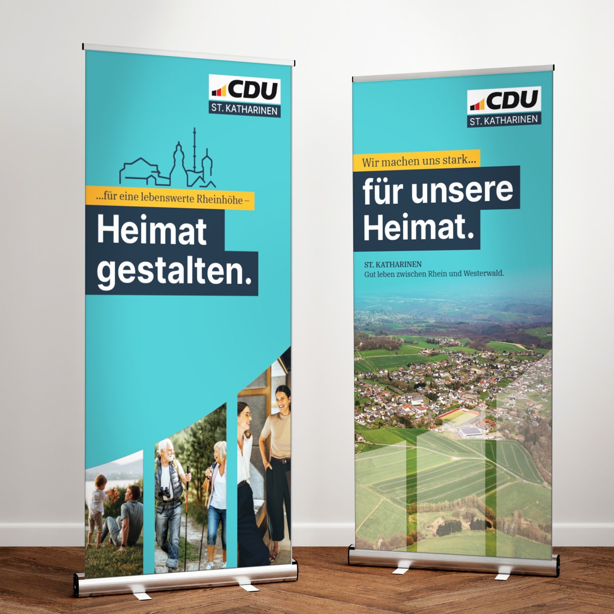 Wahlwerbung der CDU auf hellblauen Roll Up Bannern